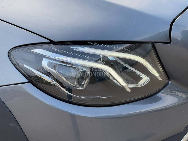 Mercedes-Benz E 220 - fotografija 28