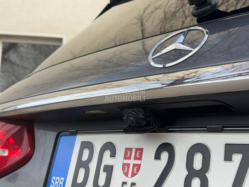 Mercedes-Benz E 220 - fotografija 32