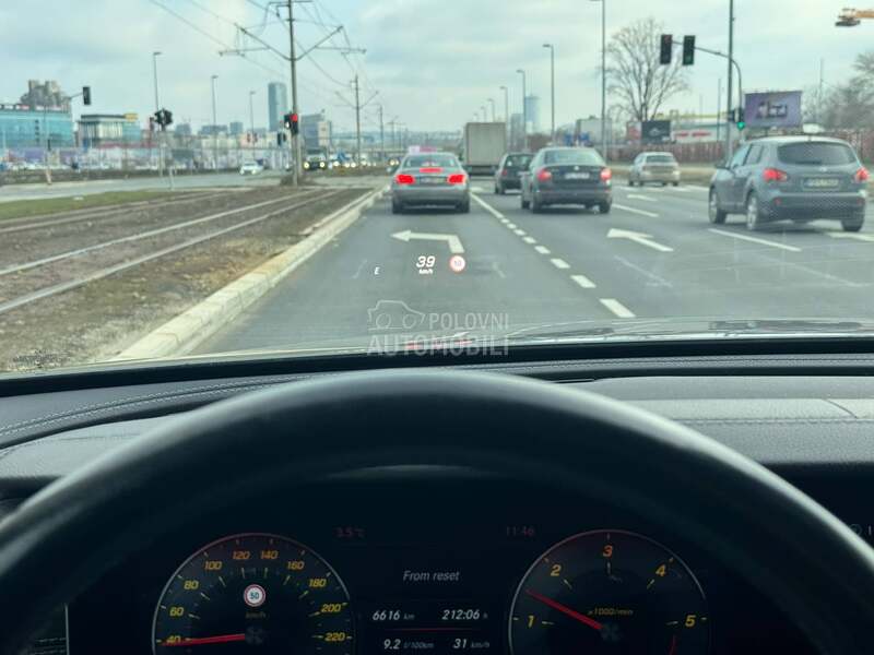 Mercedes-Benz E 220 - fotografija 36