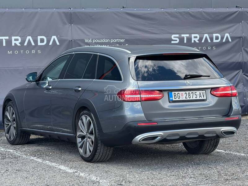 Mercedes-Benz E 220 - fotografija 5