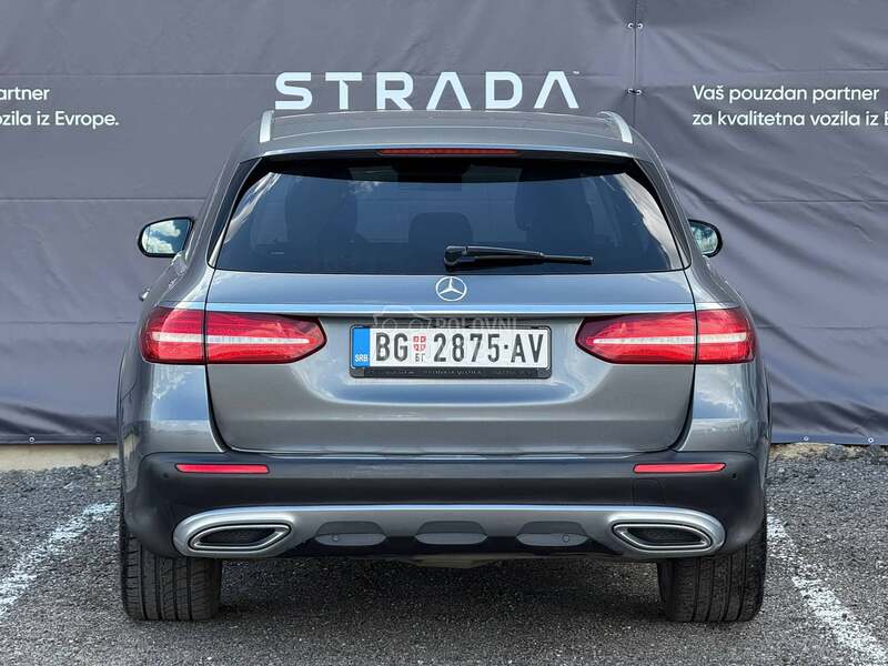 Mercedes-Benz E 220 - fotografija 6