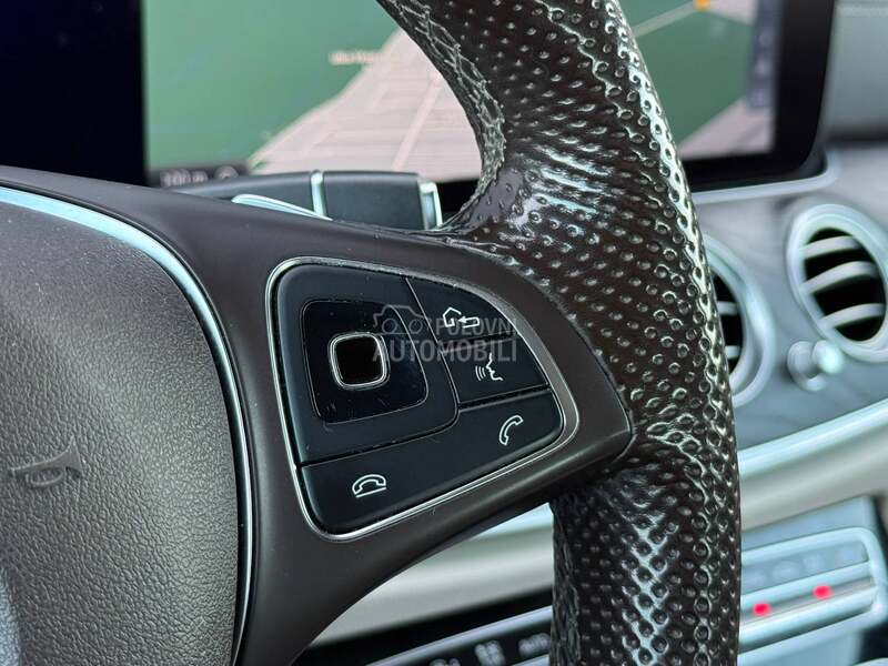 Mercedes-Benz E 220 - fotografija 32