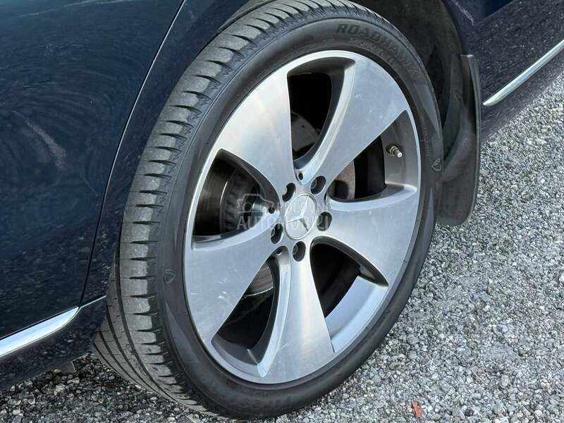 Mercedes-Benz E 220 - fotografija 49