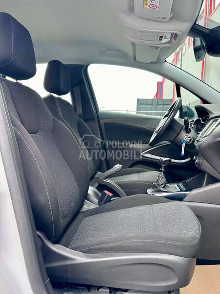 Opel Crossland X - fotografija 22