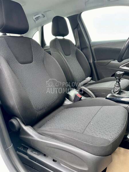 Opel Crossland X - fotografija 23