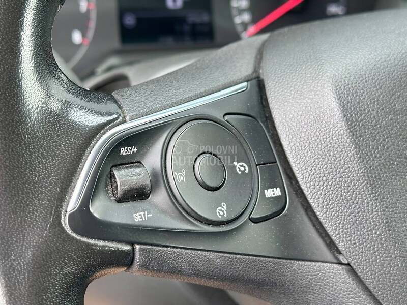 Opel Crossland X - fotografija 4