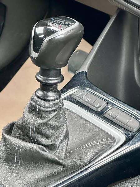 Opel Crossland X - fotografija 32