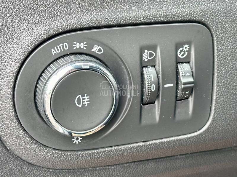 Opel Crossland X - fotografija 35