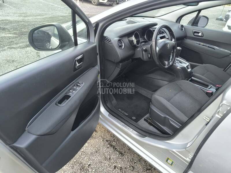 Peugeot 5008 - fotografija 13