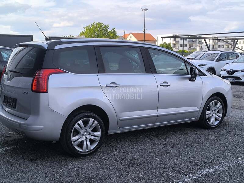Peugeot 5008 - fotografija 7