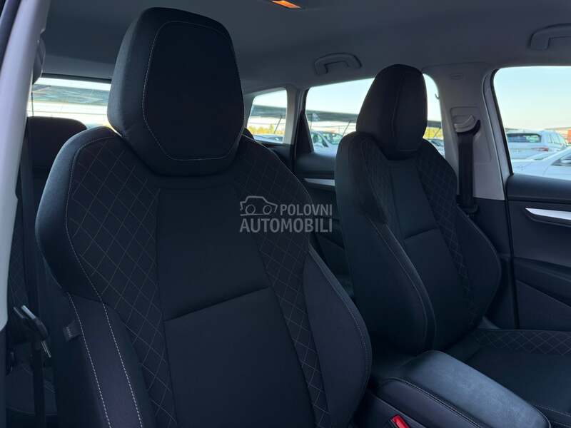 Škoda Karoq - fotografija 25