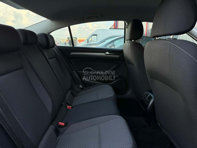Volkswagen Passat B8 - fotografija 26