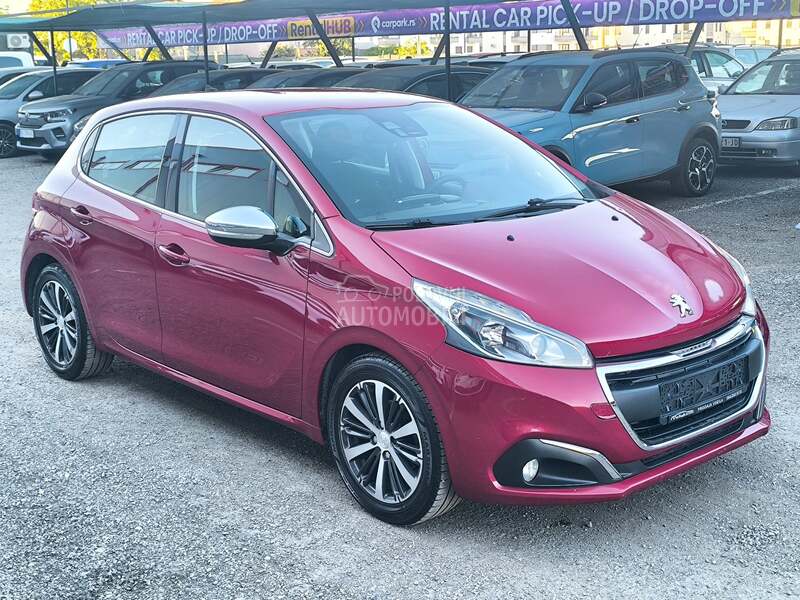 Peugeot 208 - fotografija 8