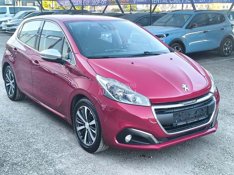 Peugeot 208 - fotografija 13