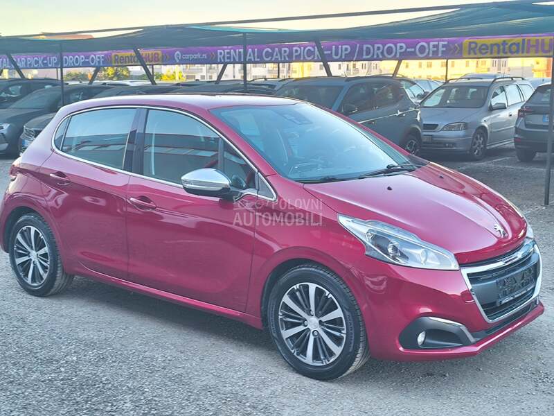 Peugeot 208 - fotografija 14