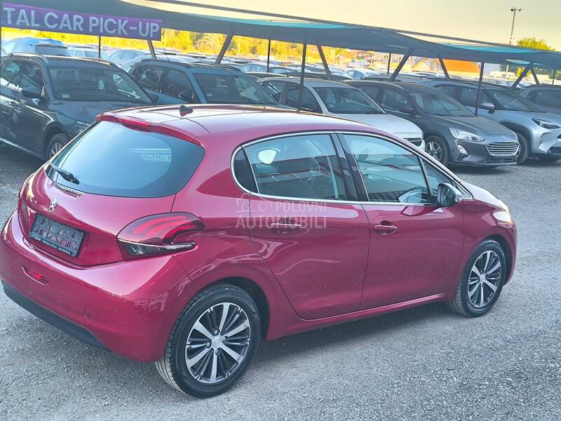 Peugeot 208 - fotografija 15
