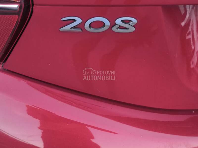 Peugeot 208 - fotografija 18