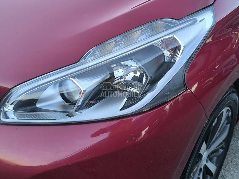 Peugeot 208 - fotografija 19