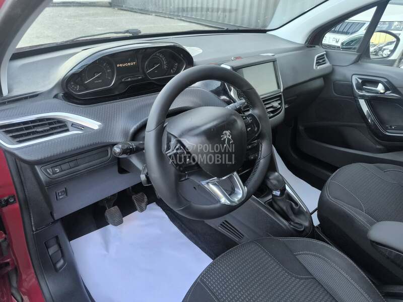 Peugeot 208 - fotografija 23