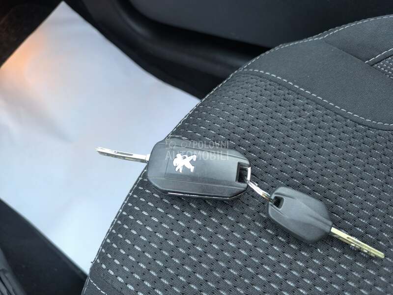 Peugeot 208 - fotografija 36