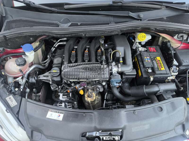 Peugeot 208 - fotografija 37