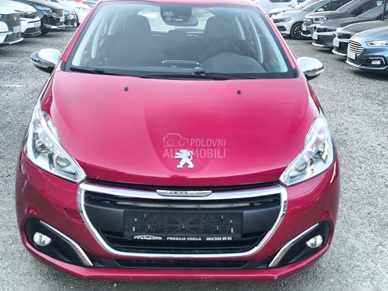 Peugeot 208 - fotografija 11