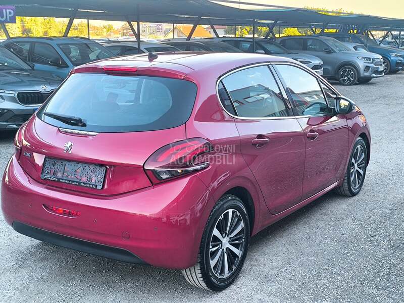 Peugeot 208 - fotografija 10