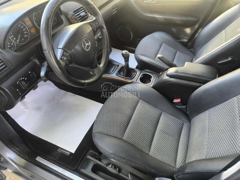 Mercedes-Benz A 160 - fotografija 12