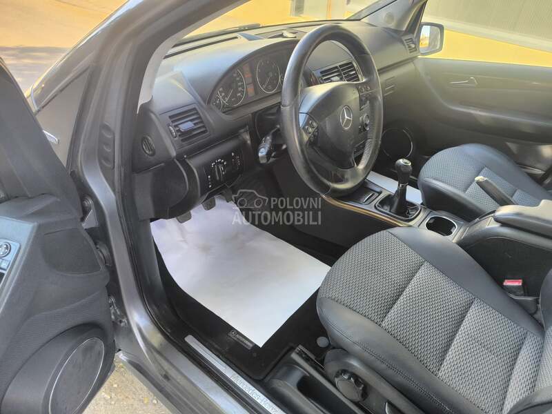 Mercedes-Benz A 160 - fotografija 13
