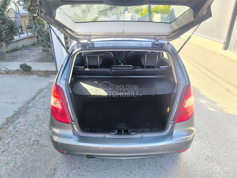 Mercedes-Benz A 160 - fotografija 16