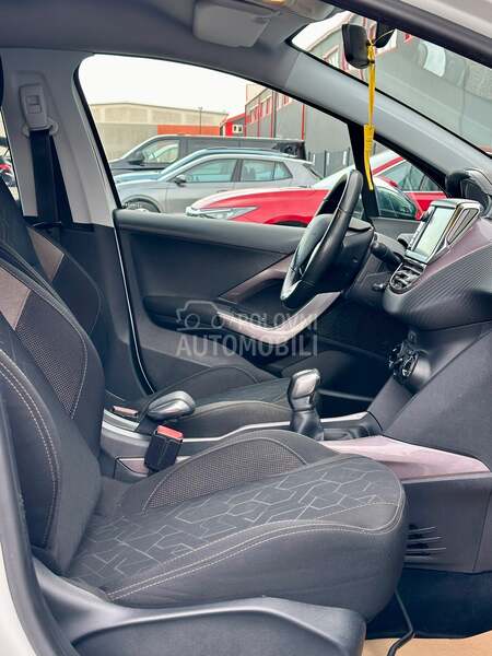 Peugeot 2008 - fotografija 11