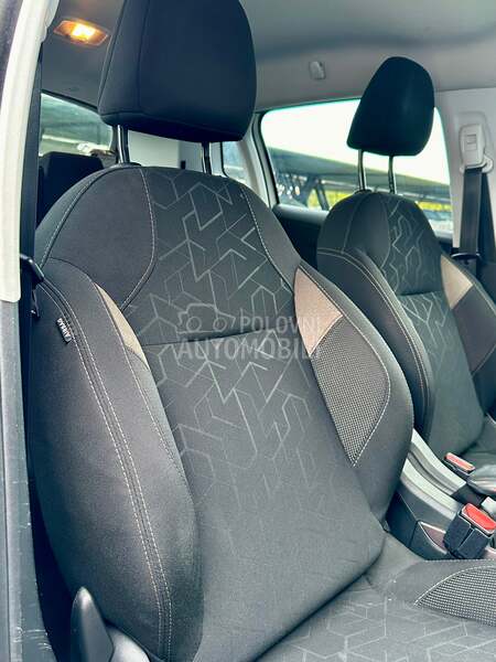 Peugeot 2008 - fotografija 13