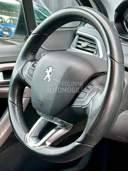 Peugeot 2008 - fotografija 17
