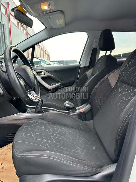Peugeot 2008 - fotografija 20