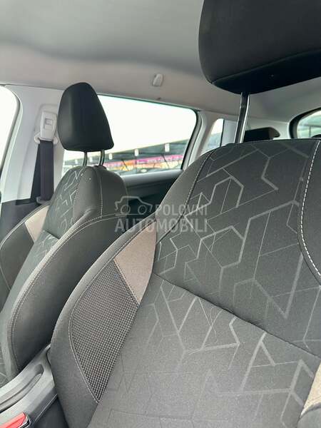 Peugeot 2008 - fotografija 21