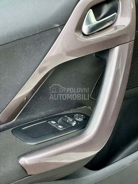Peugeot 2008 - fotografija 23
