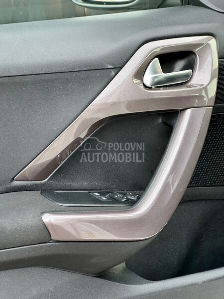 Peugeot 2008 - fotografija 24