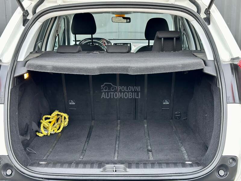 Peugeot 2008 - fotografija 27
