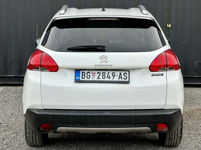 Peugeot 2008 - fotografija 9