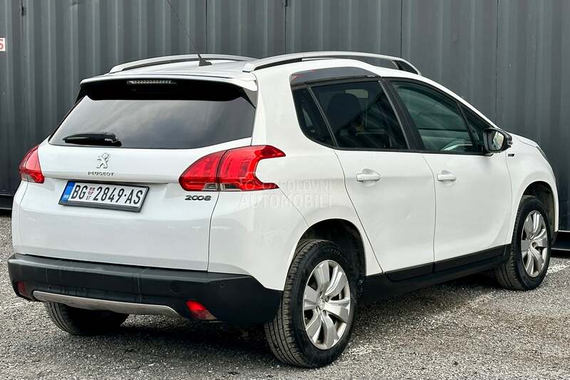 Peugeot 2008 - fotografija 10