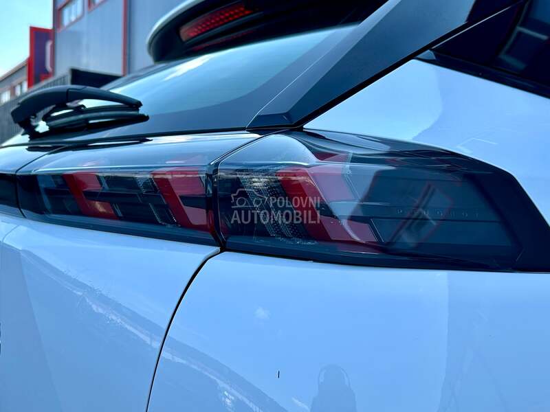 Peugeot 2008 - fotografija 13