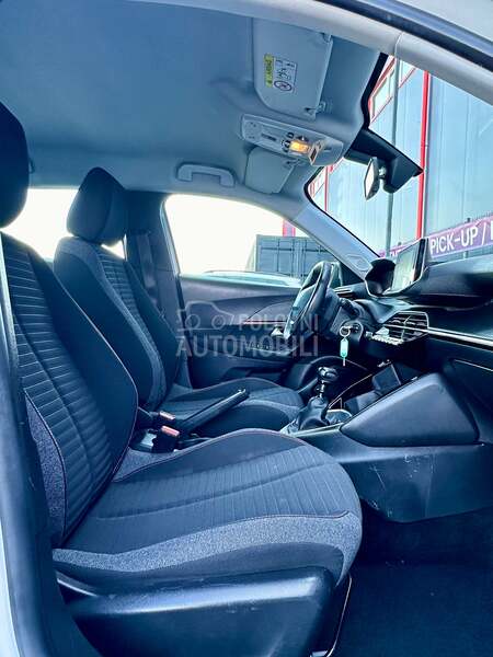 Peugeot 2008 - fotografija 16