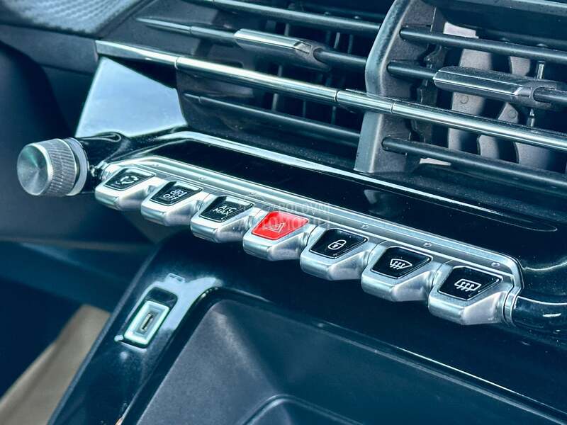 Peugeot 2008 - fotografija 18