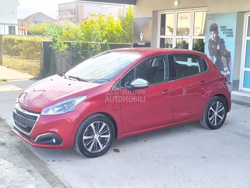 Peugeot 208 - fotografija 3