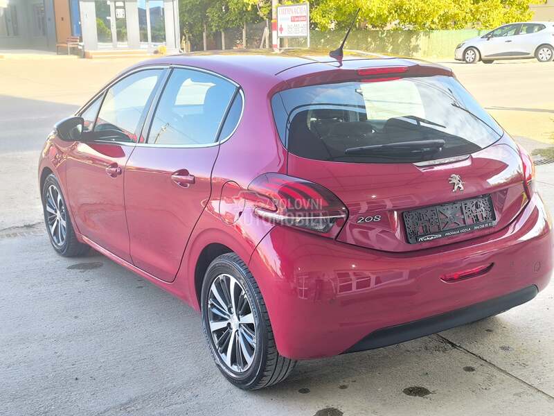 Peugeot 208 - fotografija 24