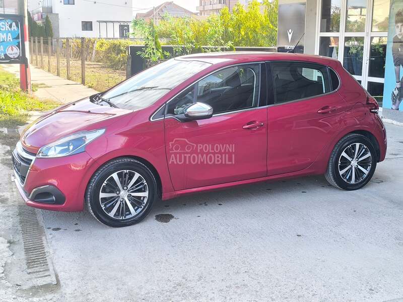 Peugeot 208 - fotografija 25